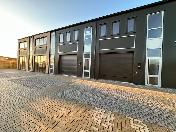 Raasdorperweg 150-L, Lijnden