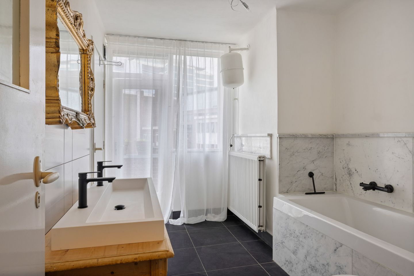 Photo 20 of Hermanus Boexstraat 17