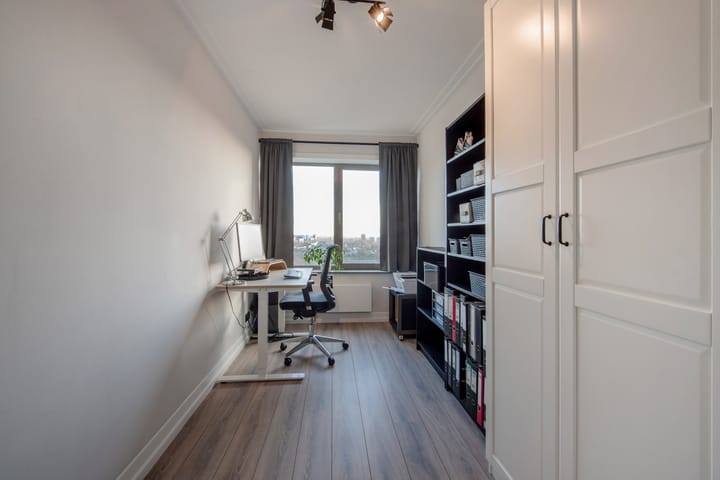 Photo 35 of Van Beresteynstraat 160