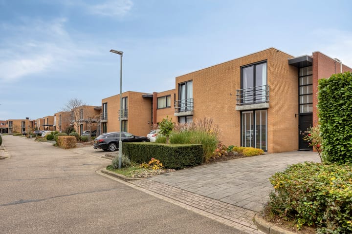 Photo 36 of Conference 2