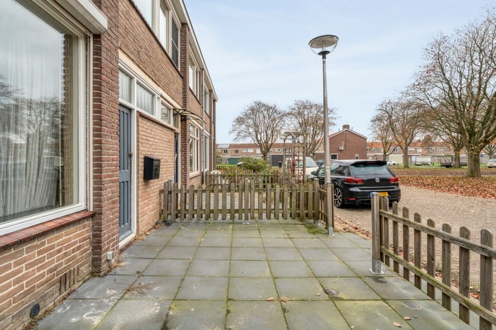 Photo 4 of D H van der Scheerstraat 26