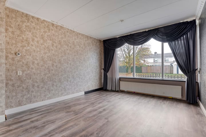 Photo 8 of D H van der Scheerstraat 26