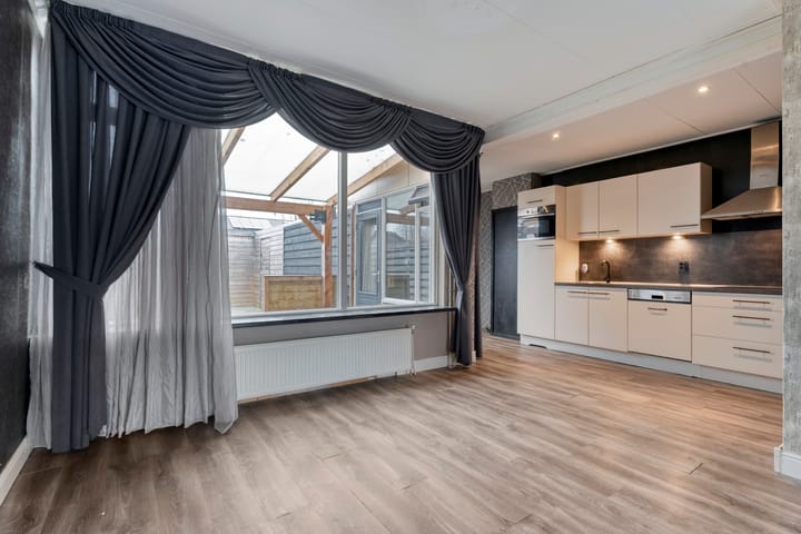 Photo 9 of D H van der Scheerstraat 26