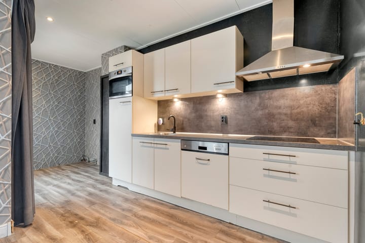 Photo 10 of D H van der Scheerstraat 26