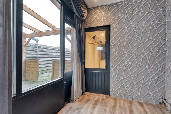 Photo 13 of D H van der Scheerstraat 26