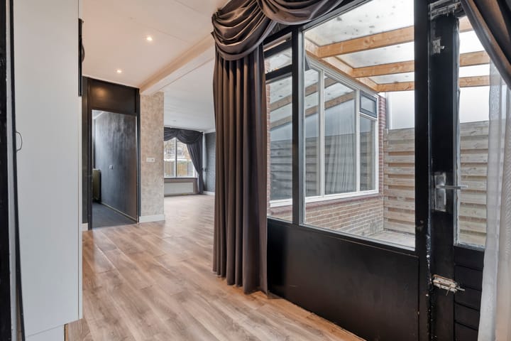 Photo 14 of D H van der Scheerstraat 26