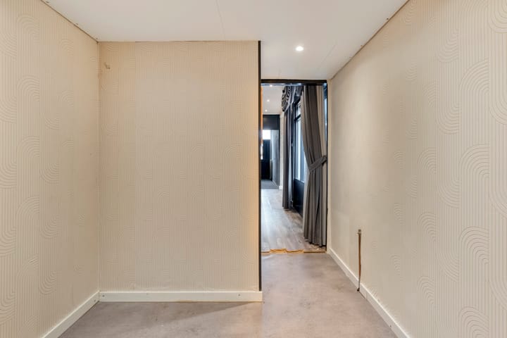 Photo 16 of D H van der Scheerstraat 26