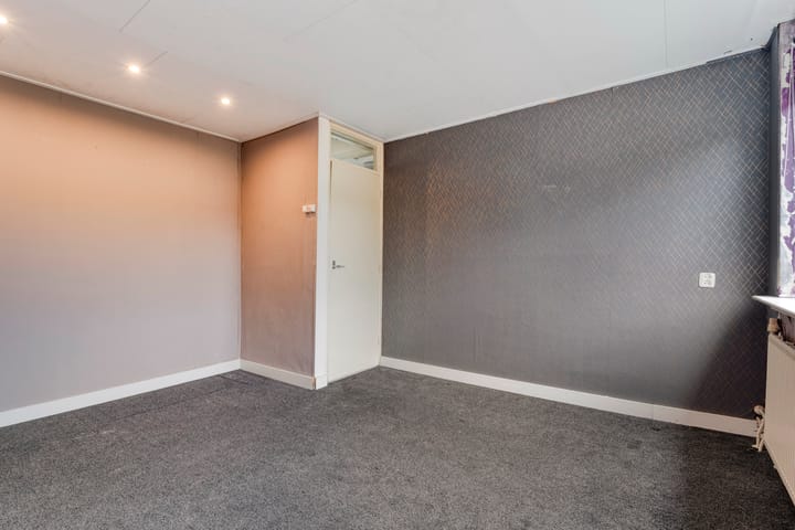 Photo 19 of D H van der Scheerstraat 26