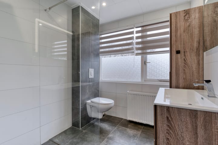 Photo 25 of D H van der Scheerstraat 26