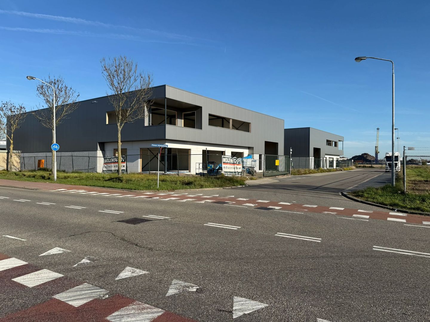 Bekijk foto 1 van Pieter Hoebeeweg 4-8