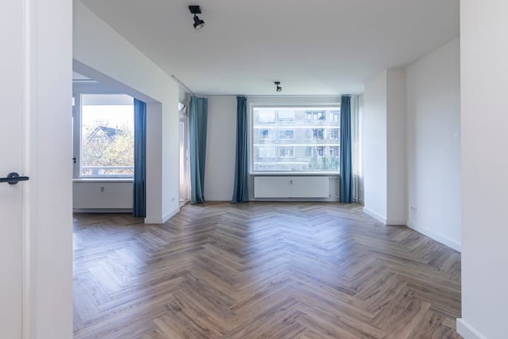 Foto 8 van Debussystraat 29