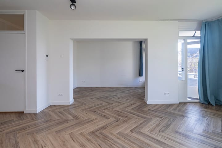 Foto 9 van Debussystraat 29