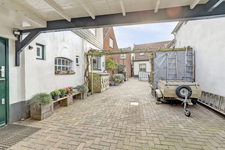 Foto 33 van Molenstraat 4