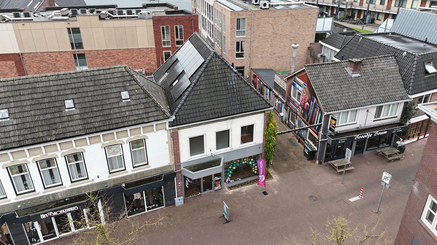 View photo 2 of Markt 9