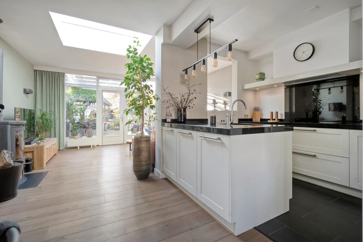 Photo 10 of Esschingstraat 33