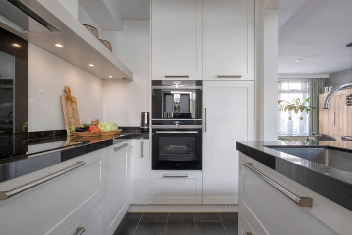 Photo 19 of Esschingstraat 33