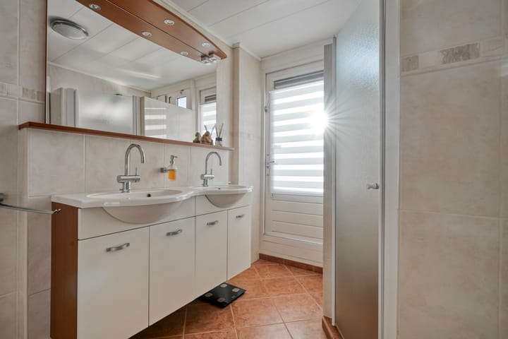 Photo 28 of Esschingstraat 33