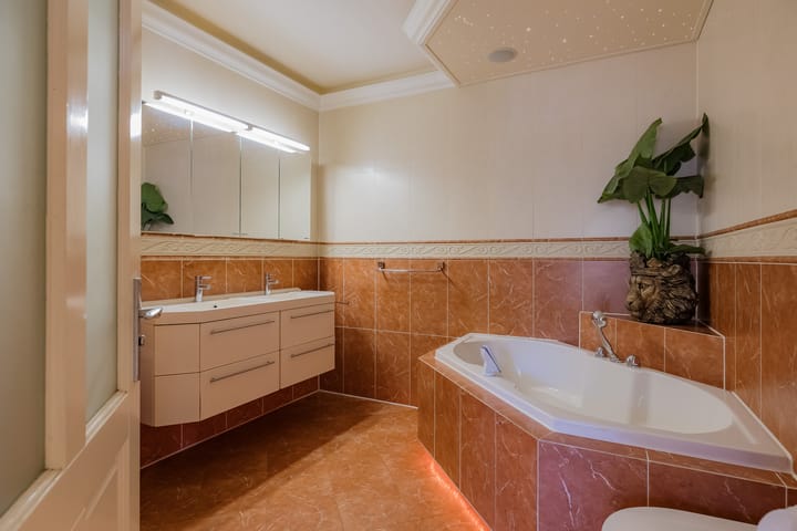 Photo 11 of Evertsenstraat 10