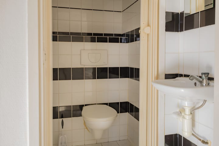 Photo 38 of Evertsenstraat 10