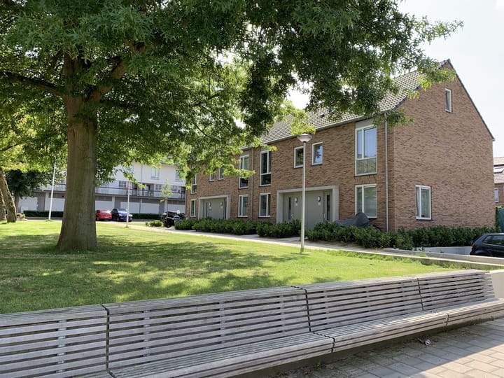 Photo 2 of Menuetstraat 30