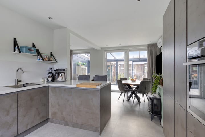 Photo 2 of Meidoornstraat 17