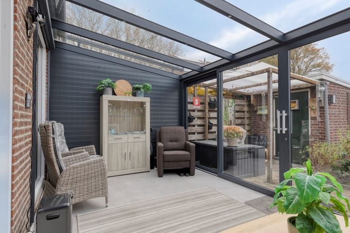 Photo 17 of Meidoornstraat 17