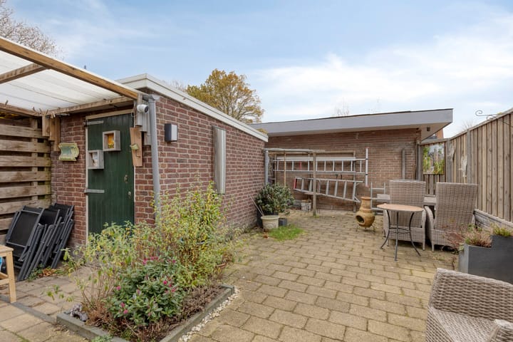 Photo 18 of Meidoornstraat 17