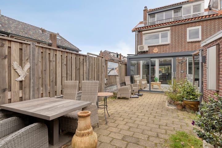 Photo 19 of Meidoornstraat 17