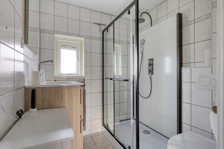 Photo 24 of Meidoornstraat 17