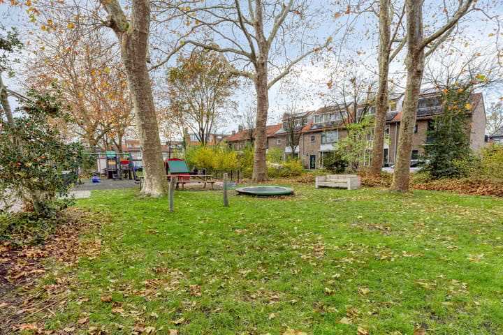 Photo 32 of Meidoornstraat 17