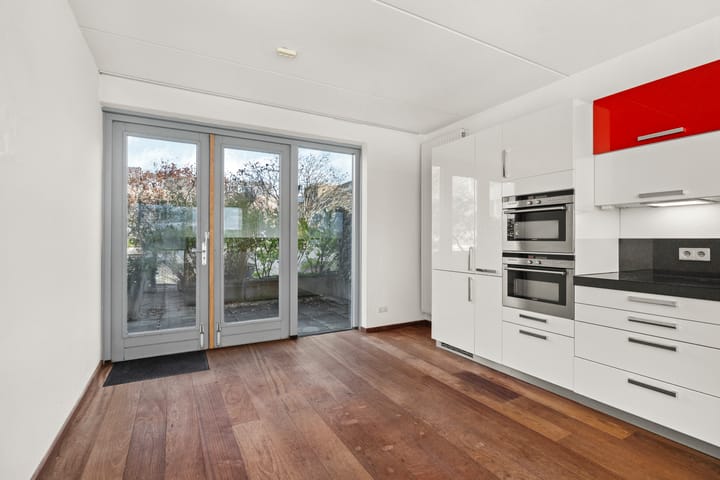 Photo 9 of Oeverzeggestraat 36