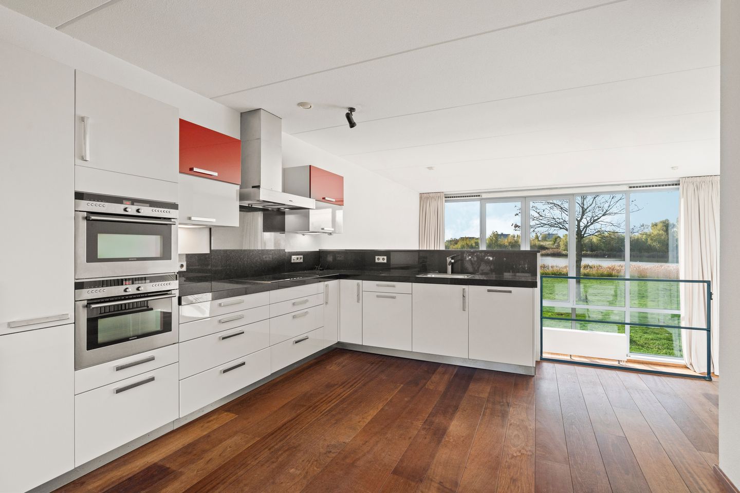 Foto 10 van Oeverzeggestraat 36