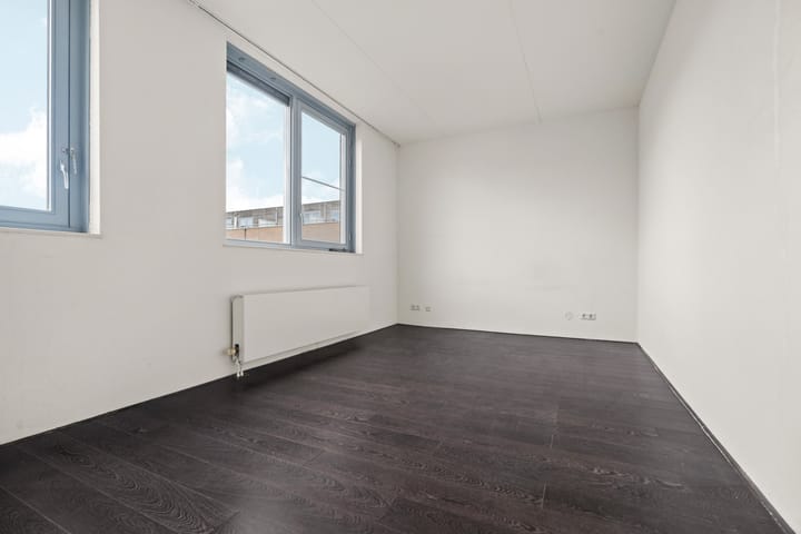 Photo 16 of Oeverzeggestraat 36