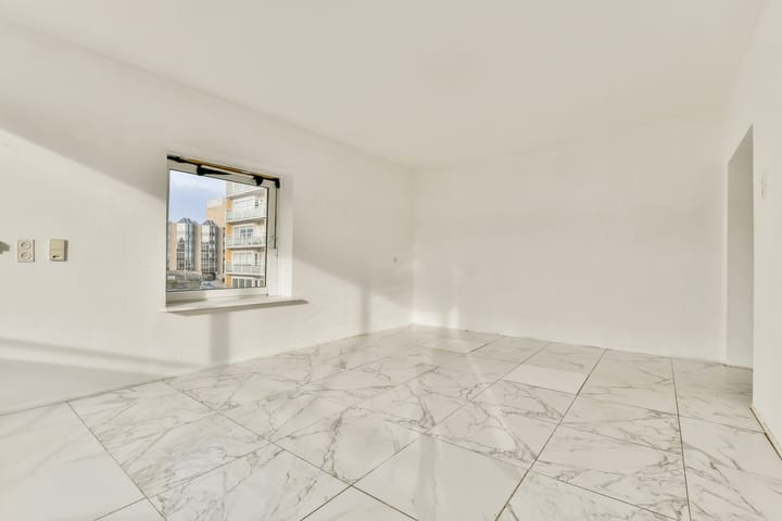 Photo 10 of Burgemeester van Alphenstraat 59-F6