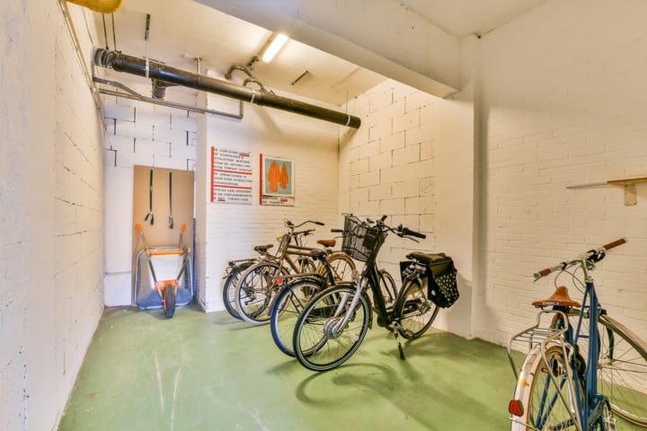 Photo 23 of Burgemeester van Alphenstraat 59-F6