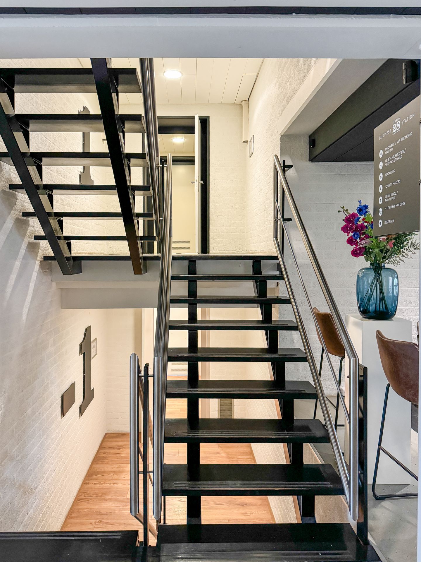 Bekijk foto 5 van Stationsplein 28