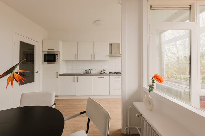 Photo 2 of Van Heenvlietlaan 390-4