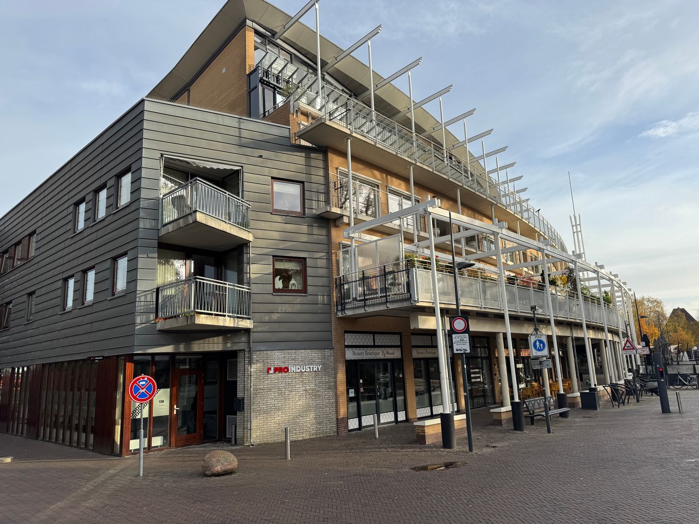 View photo 2 of Marktplein 136