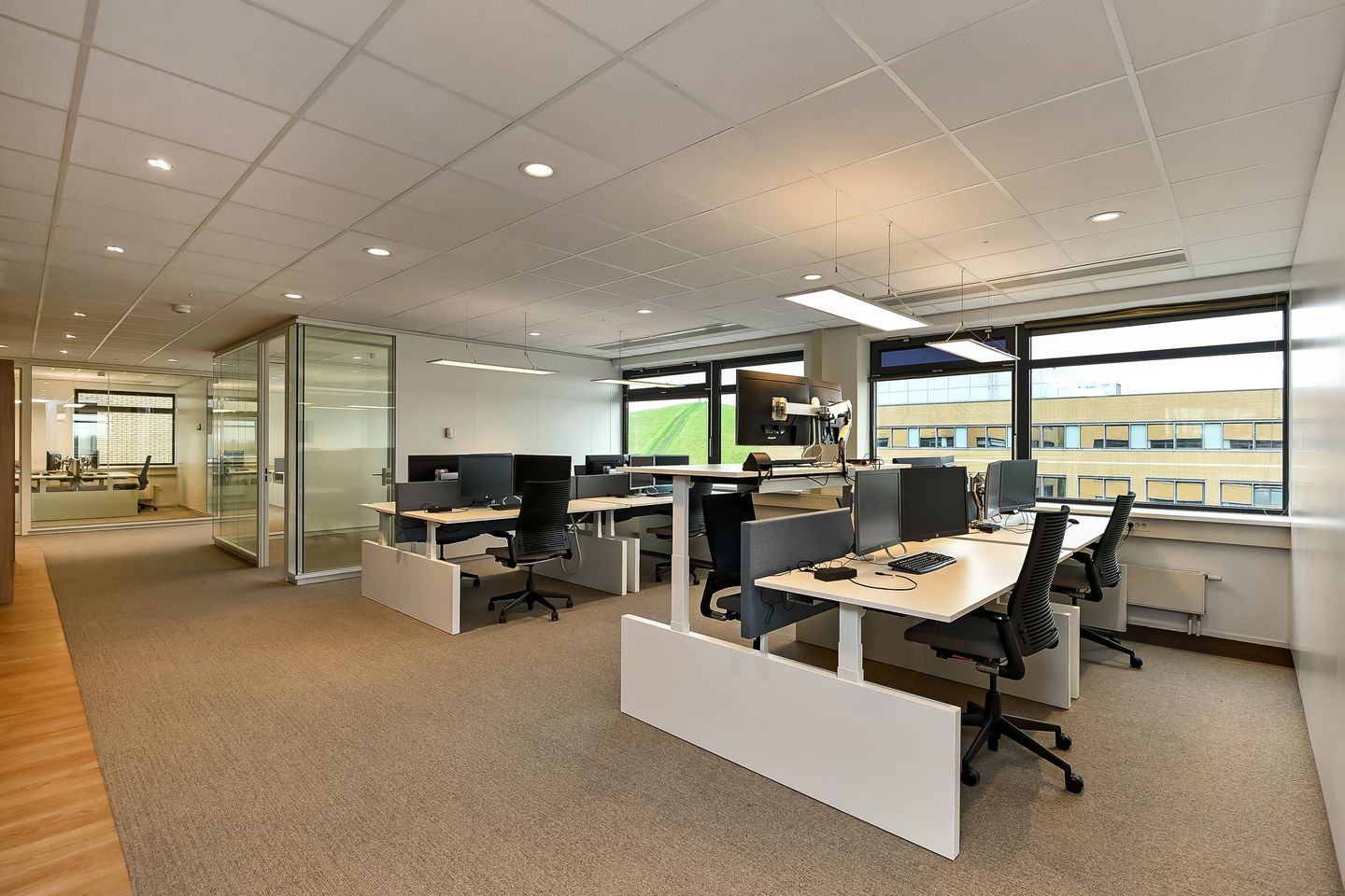 View photo 2 of Meander 725