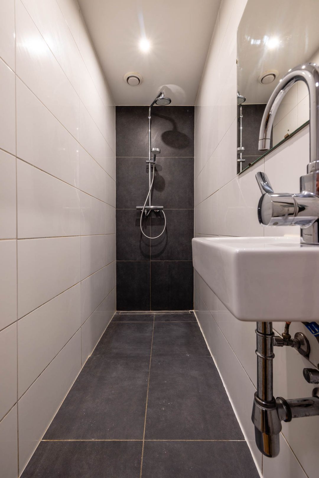 Photo 26 of Joost van Geelstraat 57-B