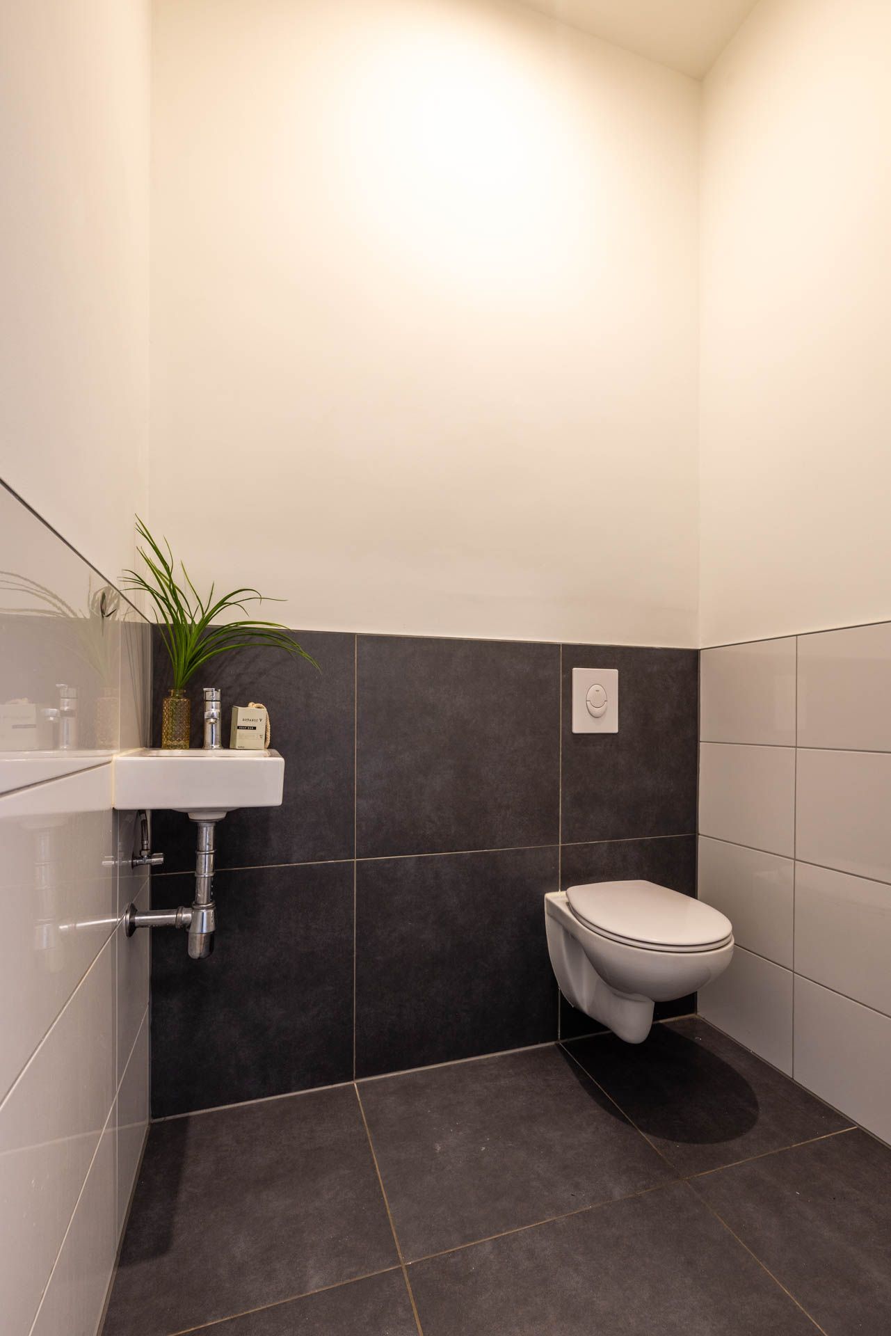 Photo 27 of Joost van Geelstraat 57-B