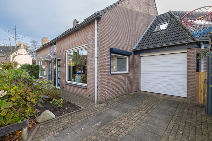 Photo 47 of Vogelweide 94