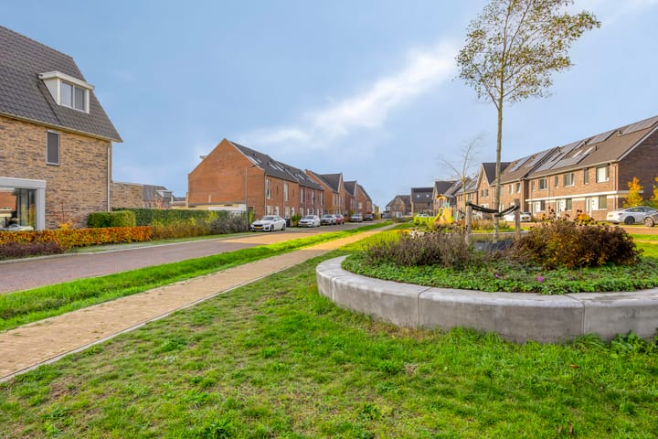 Photo 36 of Ebben 11