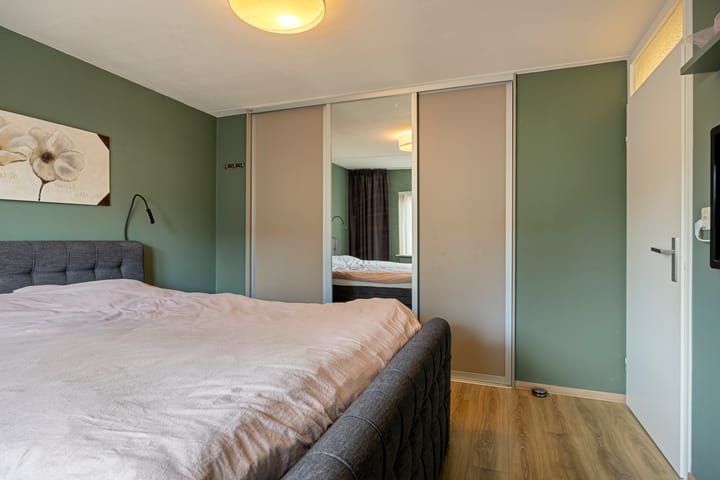 Photo 16 of Valeriaan 32