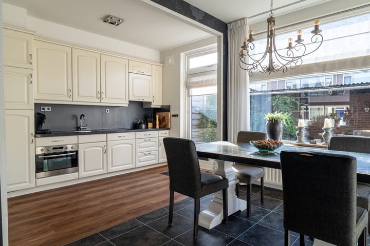 Foto 11 van Esdoornstraat 27