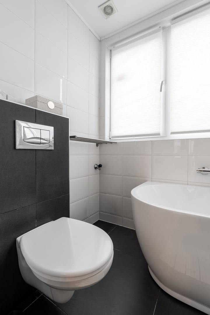 Photo 11 of Steile Bank 28