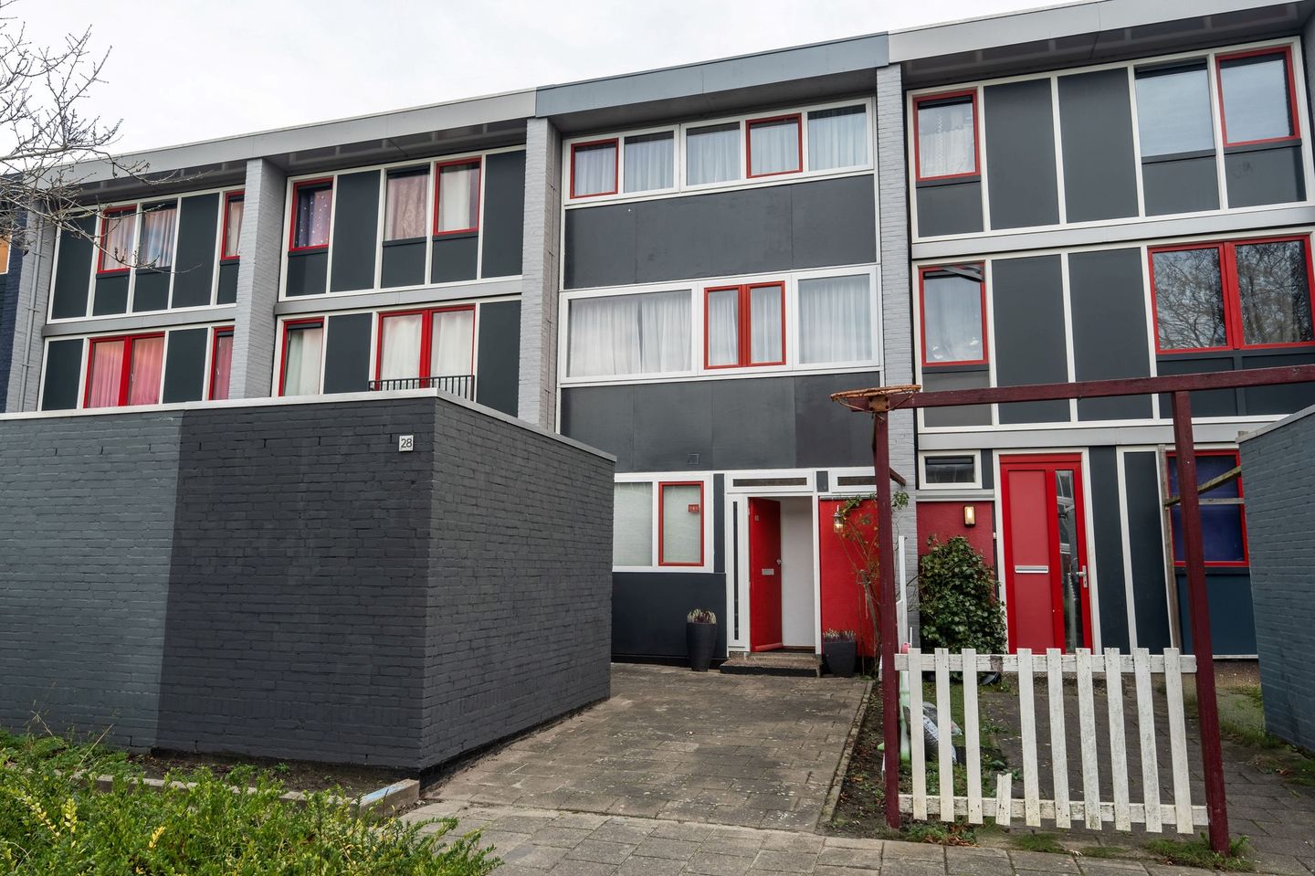 Photo 1 of Steile Bank 28