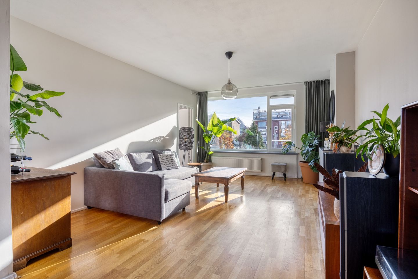 Photo 1 of van Leeuwenstraat 51