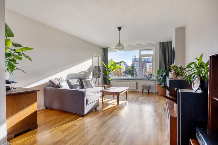 van Leeuwenstraat 51