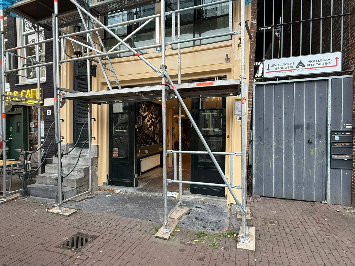 View photo 2 of Oudezijds Voorburgwal 30-A